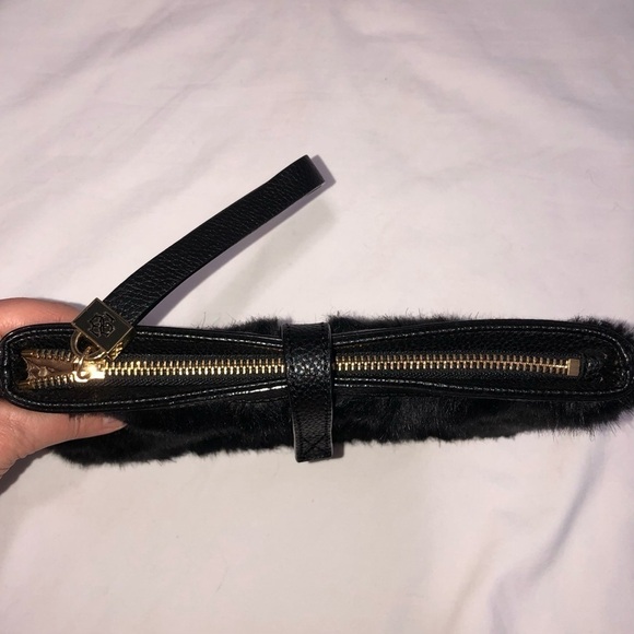 Ann Taylor Clutch Bag Faux Fur Vegan Leather Black Gold Wristlet Evening Bag - Picture 3 of 7